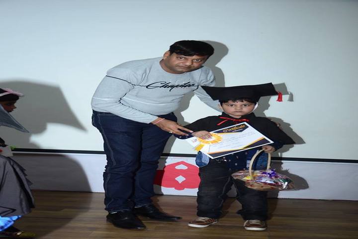 Edify World School Firozabad-Graduation day for preprimary school children
