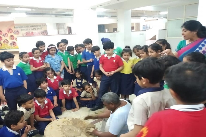 Edify World School Firozabad-Learning of pot making
