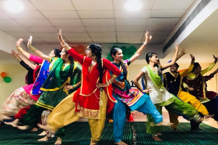 Ftune Wld School-Dance Room