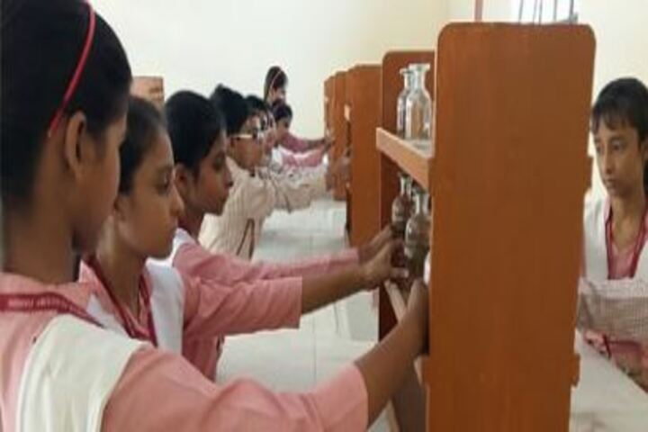 Geetagyan Sanskar Academy-Chemistry Lab