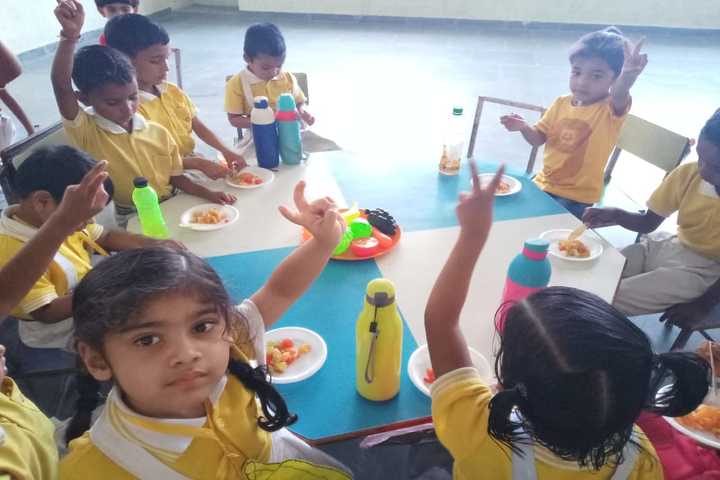 Green Fields Academy-Fruits day