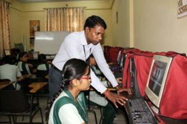 Guru Nanak Public Senior Secondary School-IT-Lab
