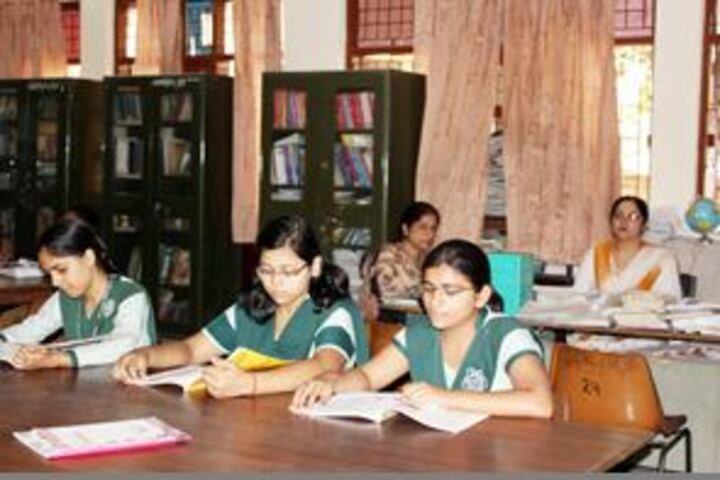 Guru Nanak Public Senior Secondary School-Library