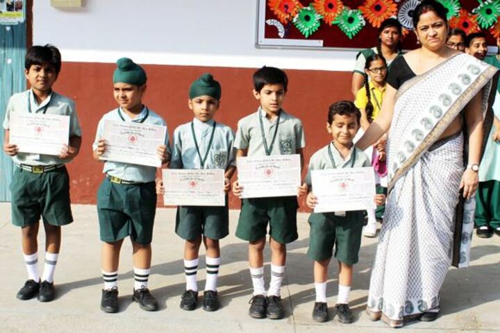 Guru Nanak Public Senior Secondary School-Toy Day Activitys
