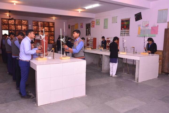 Gurukul Vidyapeeth-Chemistry Lab