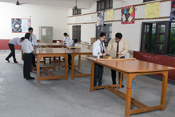 Holy Child School-Physics Lab