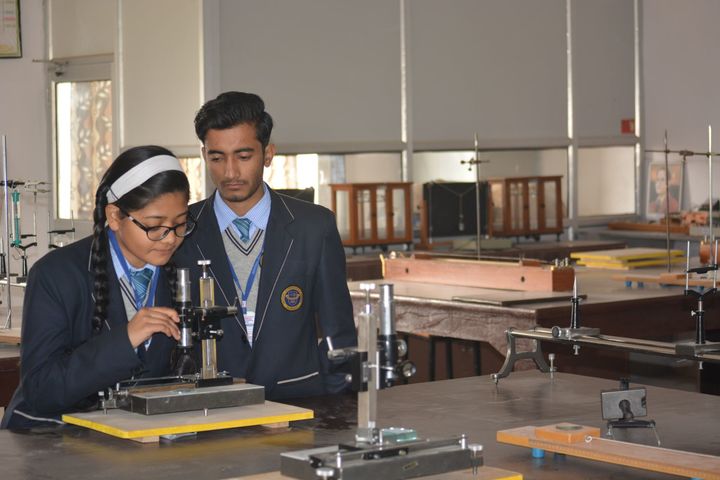 Imperial International School-Physic-Lab