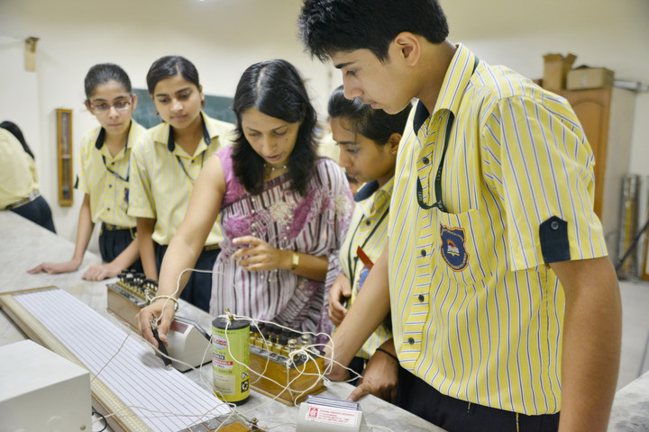 Indus Valley Public School-Science Lab