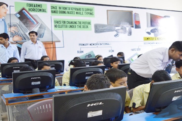 Indus Valley Public School-Computer-Lab