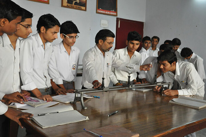 Jai Narayan Vidya Mandir-Physics Lab