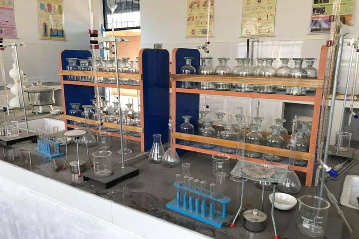 Jaish Public School-Science-Lab