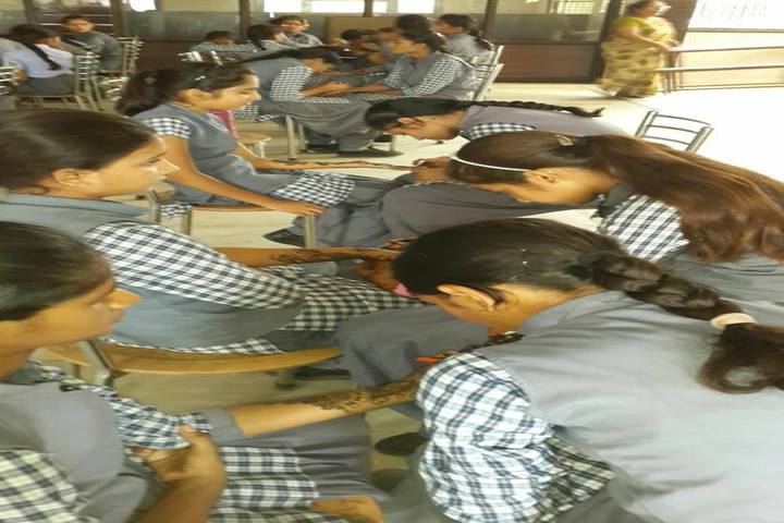 K V Public School-Mehendi Competition
