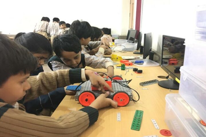 K.R.Mangalam World School-Robotics