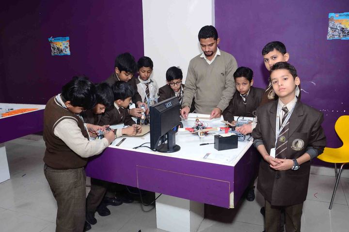 Kanha Makhan Millennium School-Robotics Class