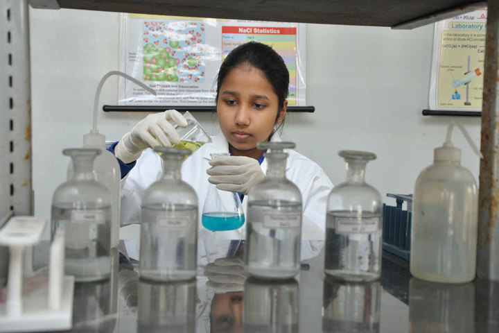 Khaitan Public School-Chemistry Lab