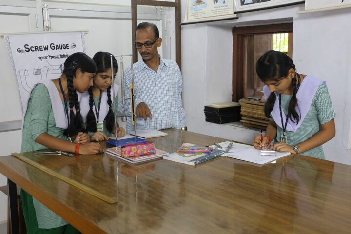 Kulpahar Christian School-Physics Lab