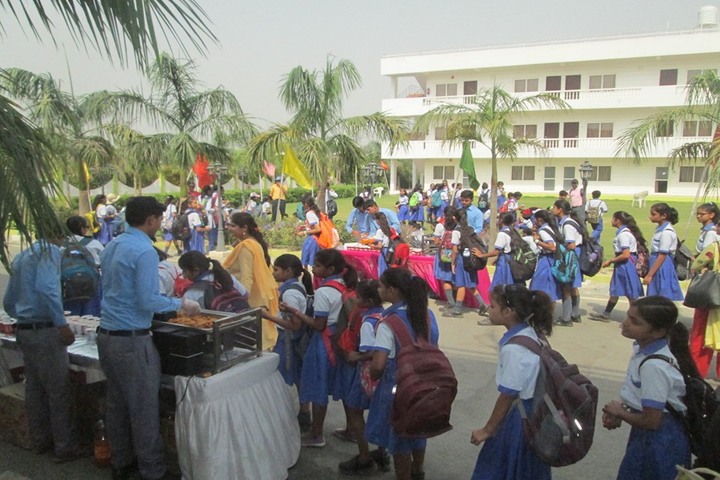 Lucknow Public College-Food Festival