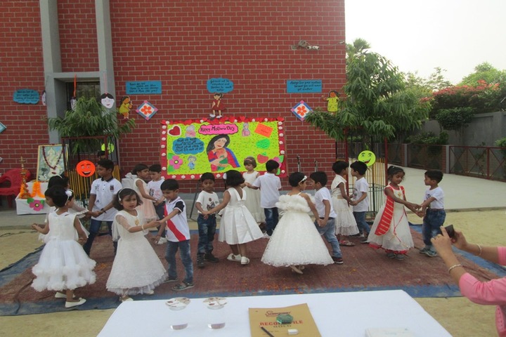 Lucknow Public College-Mothers day Celebration