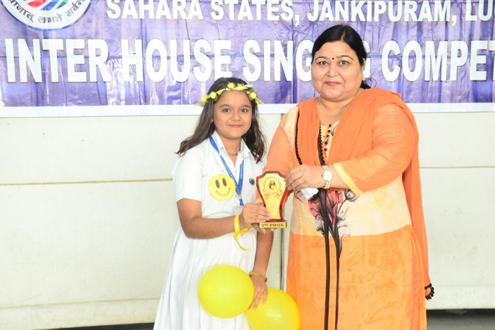 Lucknow Public School-Award Receiving