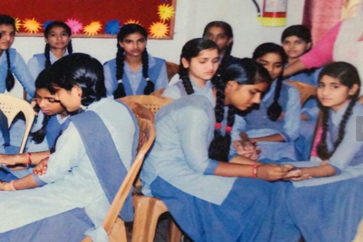 M C Gopichand Inter College-Mehandi Competition