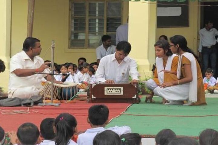 Maharishi Vidya Mandir-Singing