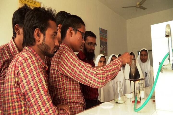 Manarul Uloom Public School-Chemistry Lab