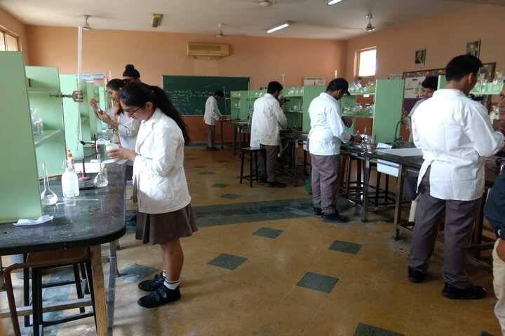 Mayoor School-Chemistry lab