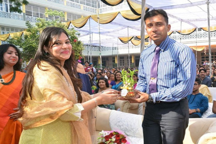 Meerut Public Girls School-Fecilitation Ceremony