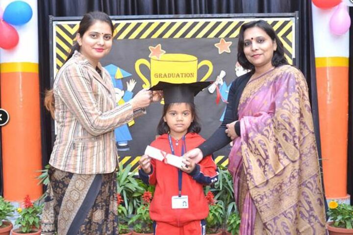 Meerut Public Girls School-Graduation day
