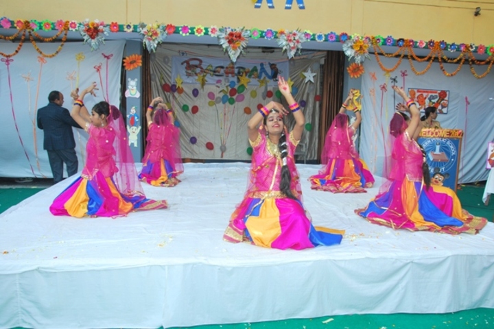 Modern Public School-Group dance