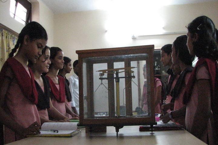 The Duncan Academy-Physics Lab