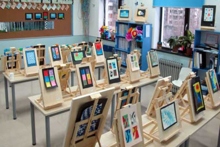 Mountain View City Public School-Art Room