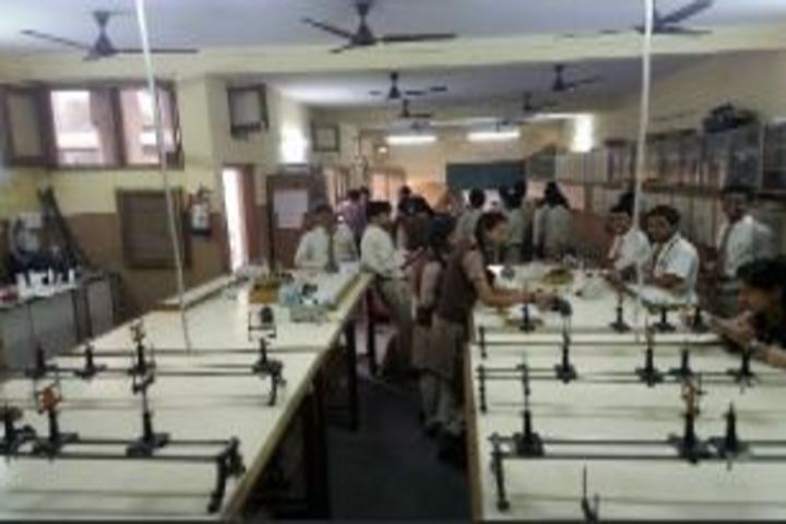 Mukularanyam English School-Chemistry Lab