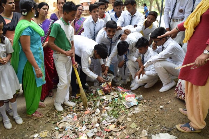Munshi Ramanand Singh School - Swachh Bharath