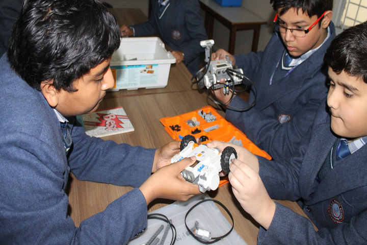 P M S Public School-Robotic Lab
