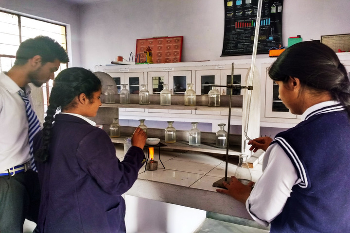 Padamshree N N Mohan Public School-Chemistry Lab