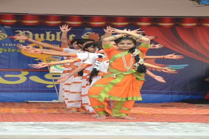 Parvez Khan Sajida Public School - Traditional dance