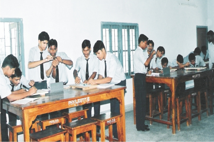 Vidya Vihar Residential School-Physics Lab