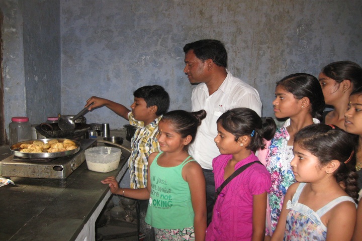 Radha Madhav Public School-Cookery Classes