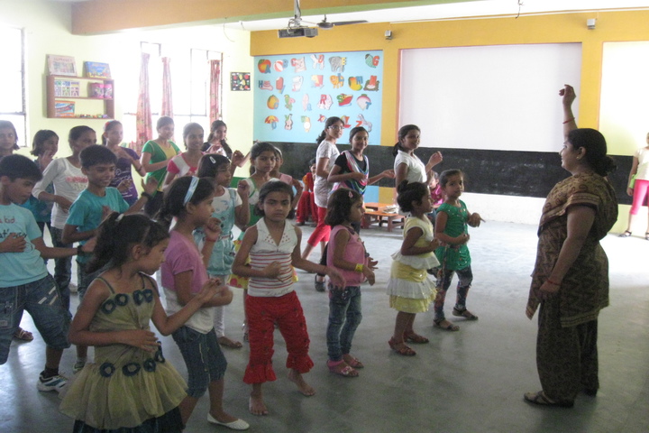 Radha Madhav Public School-Dance Class