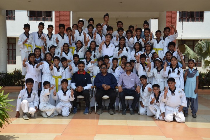 S R International School-Class Photo