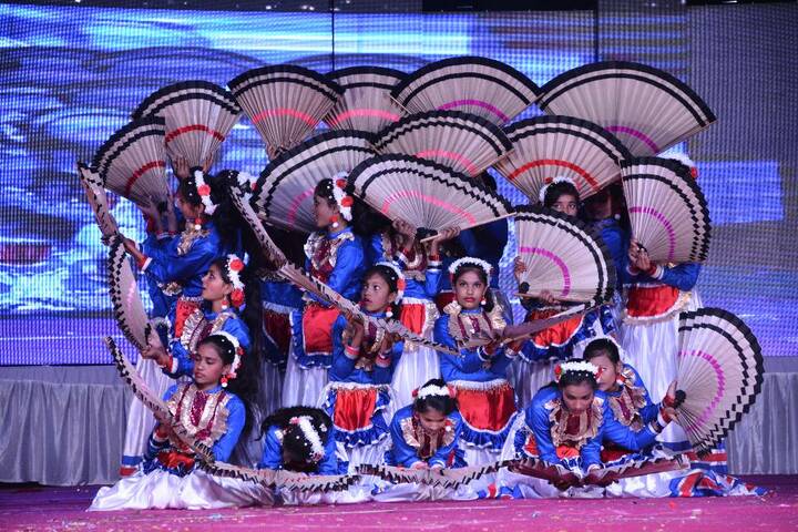 S R International School-Dance