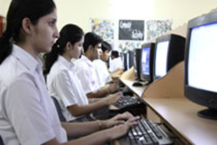 Seth M R Jaipuria School-Computer Lab