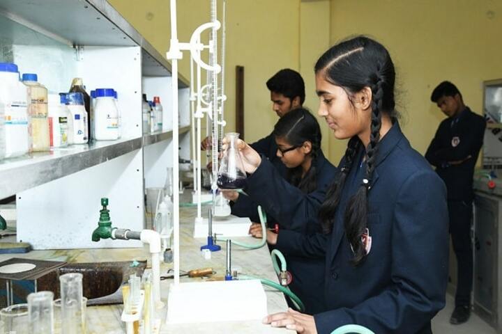 Shemushi Vidyapeeth-Chemistry lab