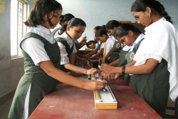 Shiv Ganga Vidya Mandir-Physics lab