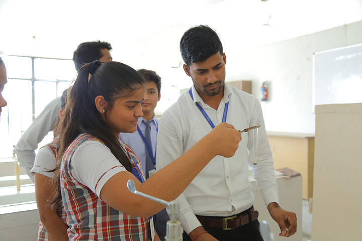 Shree Kunji Lal Gulkandi Devi Public School-Lab