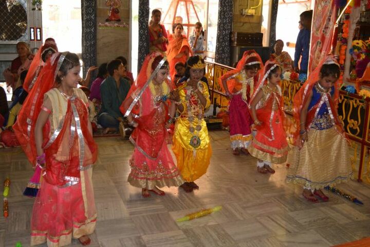 Shri Maha Prabhu Public School-Dance Performance