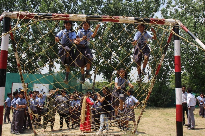 Singhania Educational Institute-Picnic