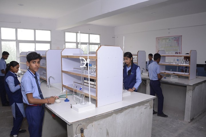 Smart Indian Model School-Chemistry Lab