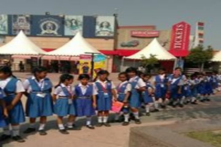 Smt Brahma Devi Saraswati Balika Vidya Mandir-Industrial Trip